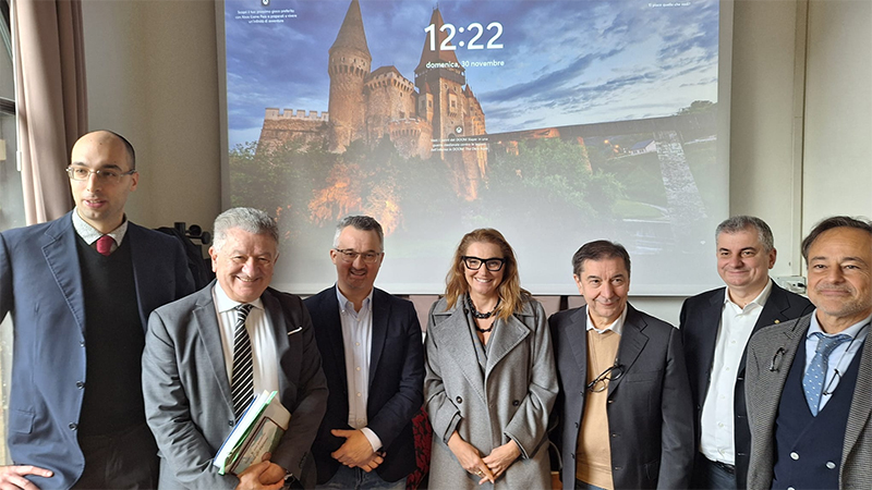 Da sinistra Michele Antonelli, Maurizio Drago, il Sindaco di Urbana, Cristiana Furiani, Enzo Gambin, Alessandro Norsa e Luca Valdetara
